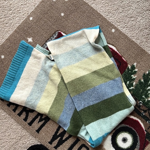 🌻 Old Navy lambs wool scarf EUC - Picture 7 of 7